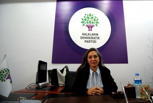 Η Αϊσέ Ερντέμ, επικεφαλής του φιλοκουρδικού HDP στην Κωνσταντινούπολη | ΚΩΣΤΑΣ ΦΟΥΡΙΚΟΣ
